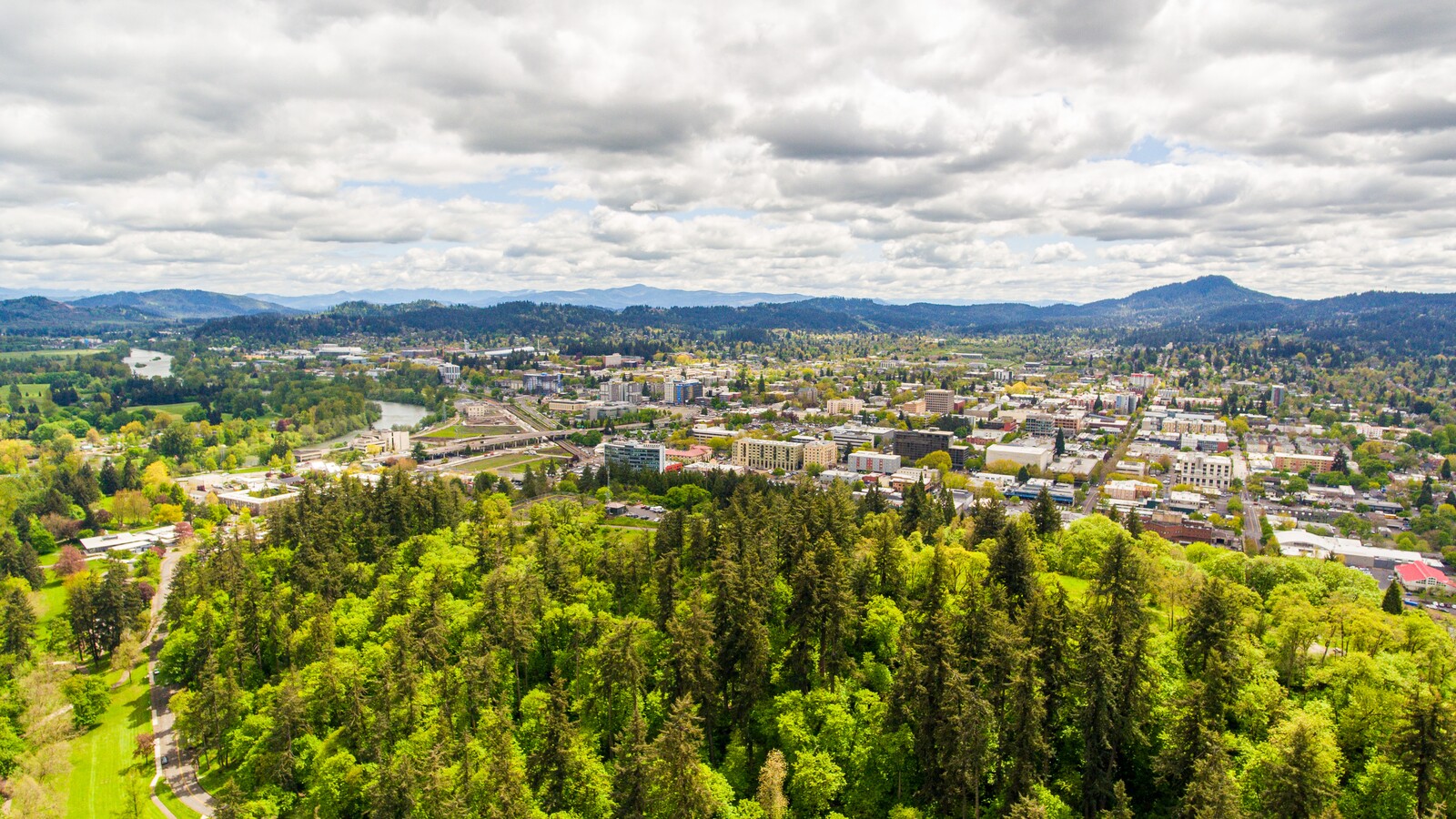 Aerial view of Eugene and the University of Oregon campus.