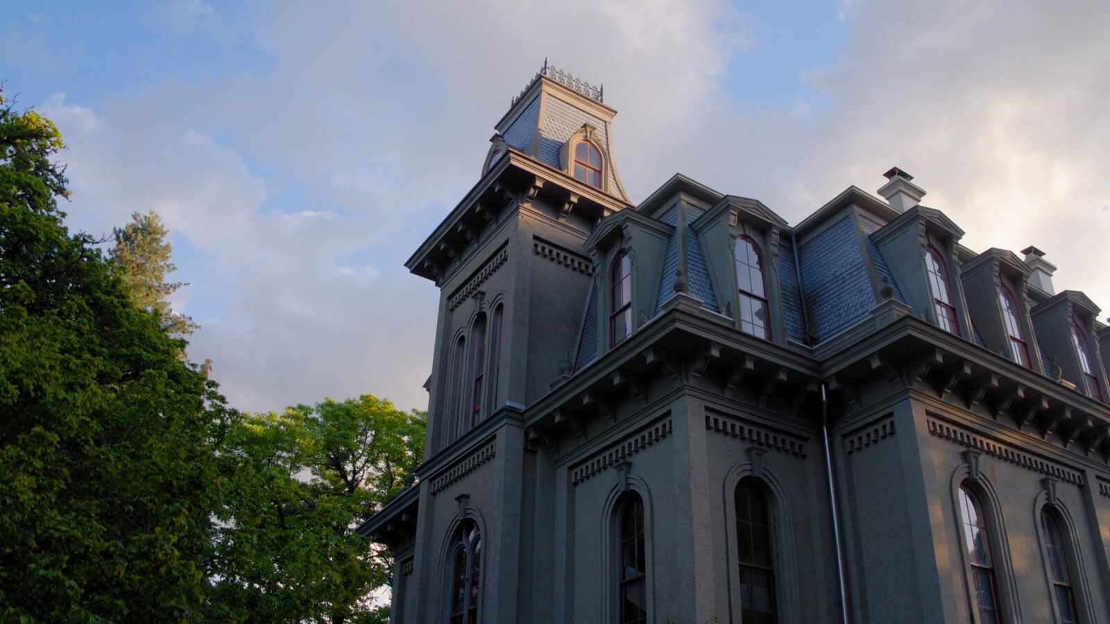 Historic images show the University of Oregon's early campus.