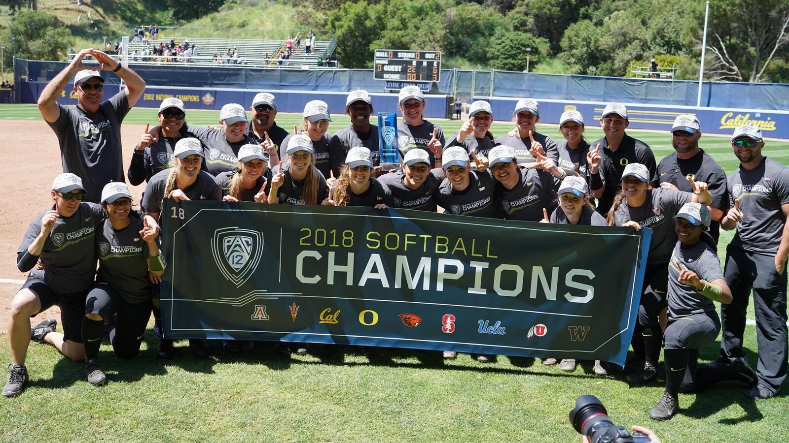 Oregon softball team celebrates the 2018 Pac-12 championship.