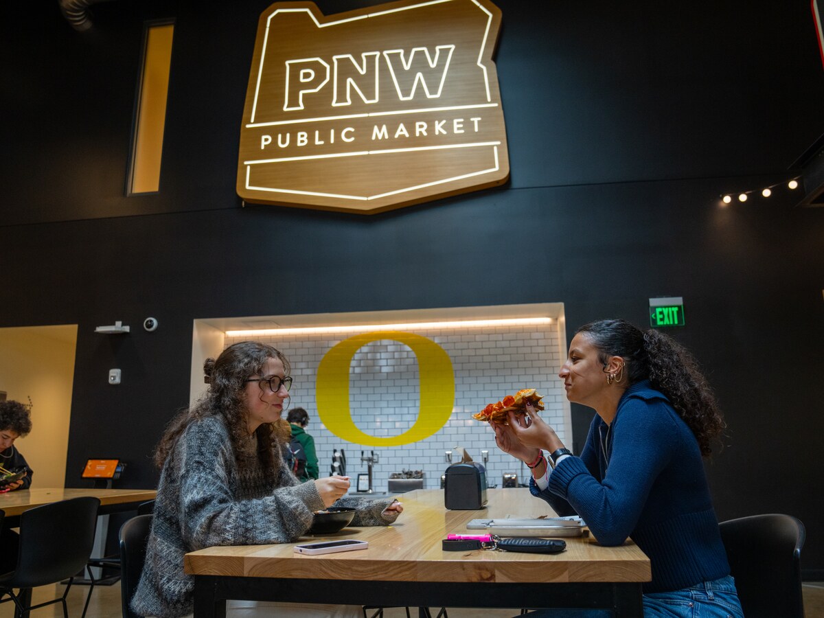 Students have a wide variety of food and drinks at the PNW Cafe.dining hall.