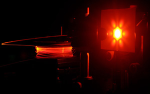 A machine that lights up to reveal quantum movements