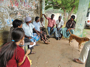 Klock with farmers