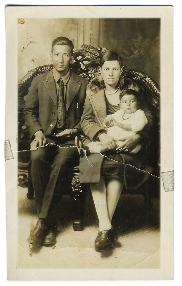 Rafael Landrove with family in 1928