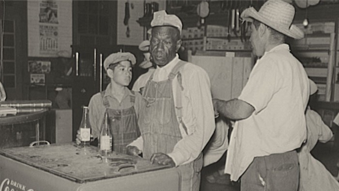 cotton pickers at plantation store 1939