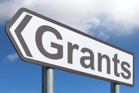 A road sign arrow that reads "grants".