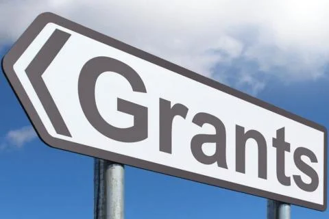 A road sign arrow that reads "grants".
