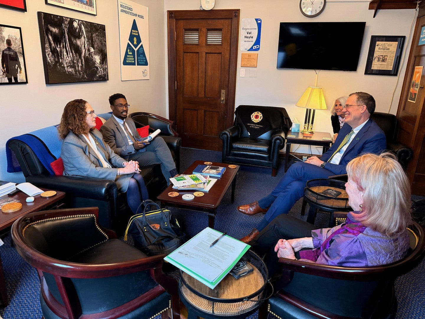 UO President Karl Scholz and Vice President for Research and Innovation Geri Richmond meet with Oregon Congresswoman Val Hoyle