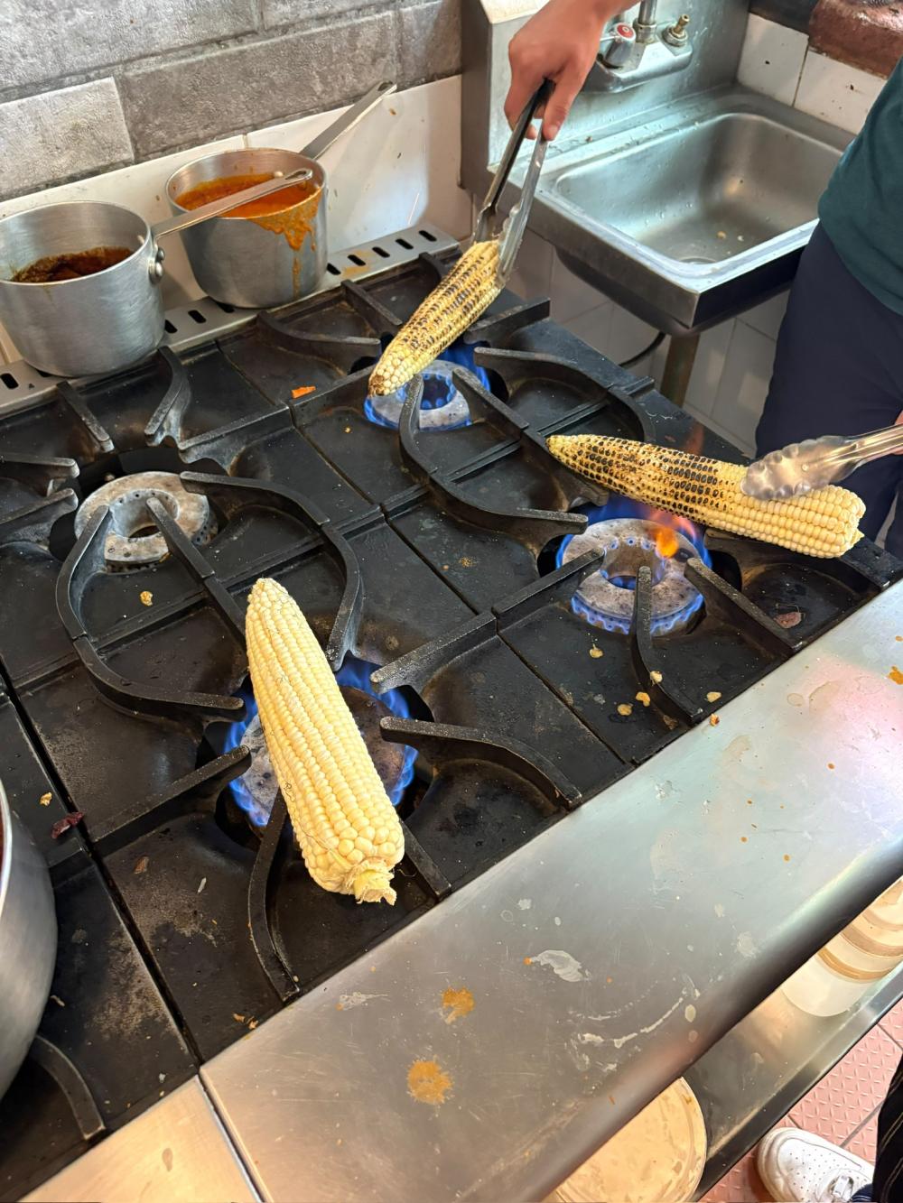 Roasting some corn on a stovetop