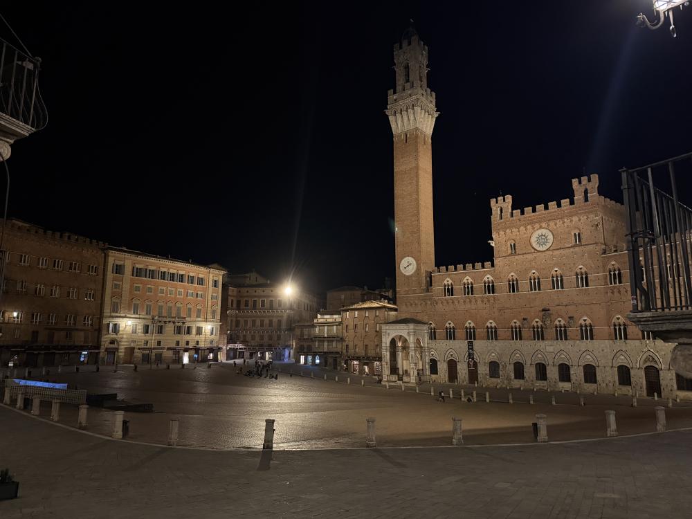 picture of piazza at night