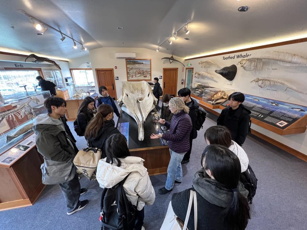 Group of students at the UO Institute of Marine Biology