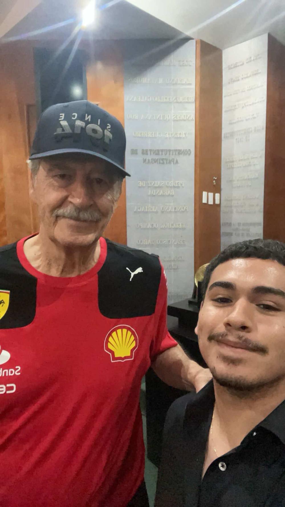 Arturo taking a selfie with the former President of Mexico