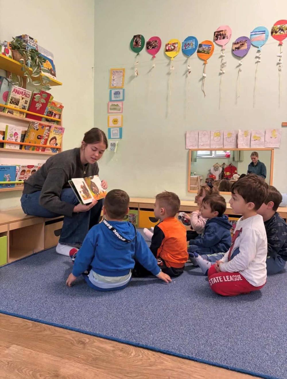 Ava reading to a group of kids in an Italian classroom