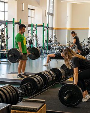 college students lifting weights 