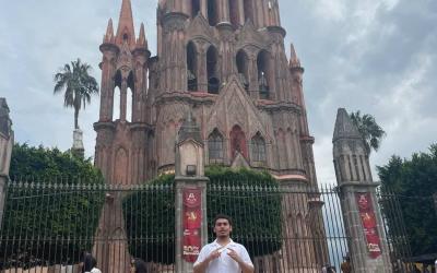 Arturo throwing their "O" in Mexico