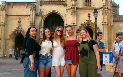 A group of UO students standing in a plaza