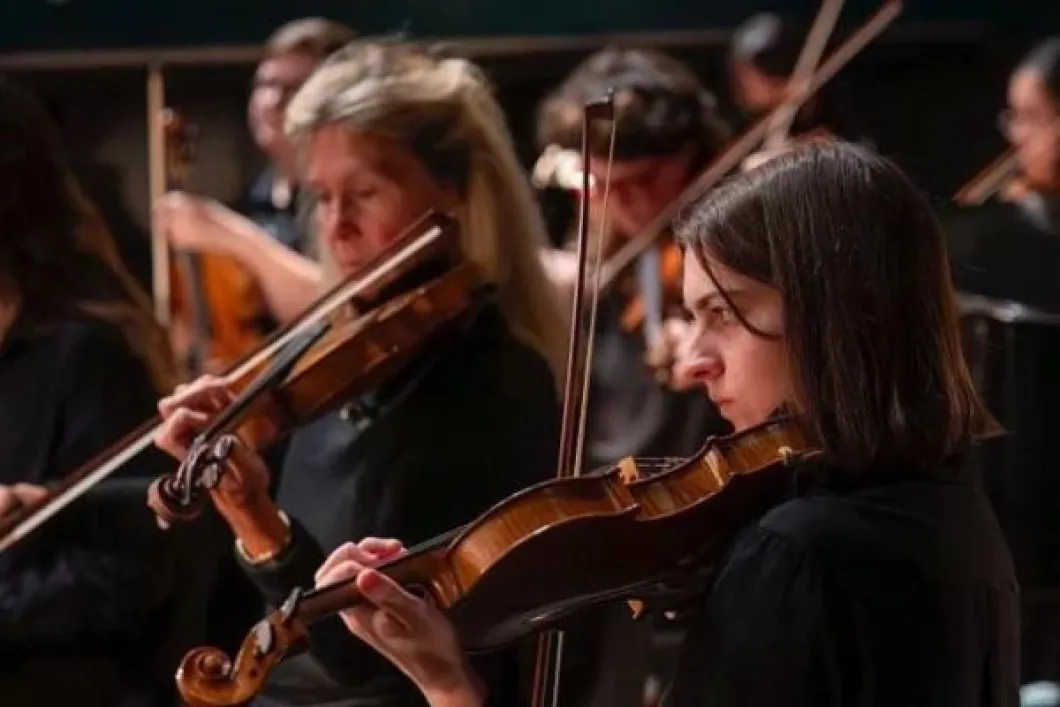 Students playing violin in Orchestra Next perfromance