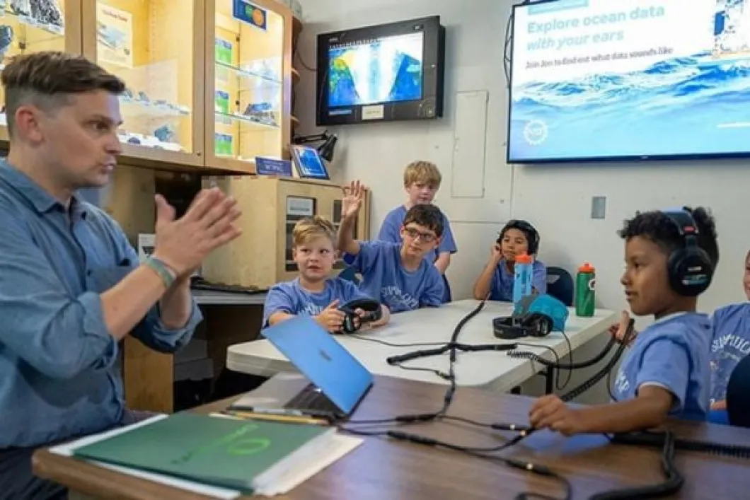 John Bellona gets kids' reactions to sound-based data
