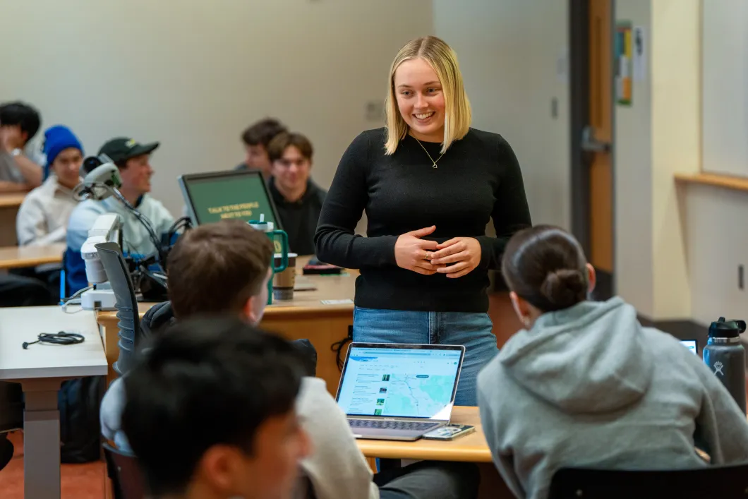 Stella Rabb talking to students at UOREIG meeting