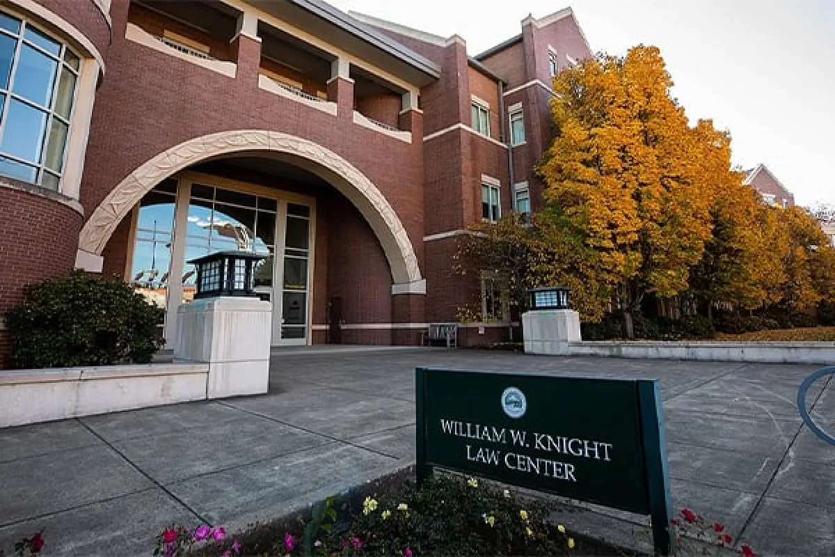 An exterior photo of the William W. Knight Law Center