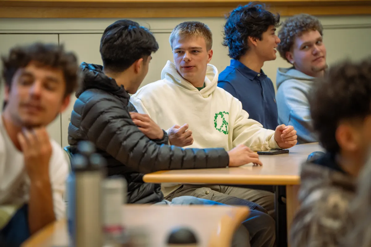 Members of the Real Estate Investment Group talk with one another during the first Spring term meeting of the group.