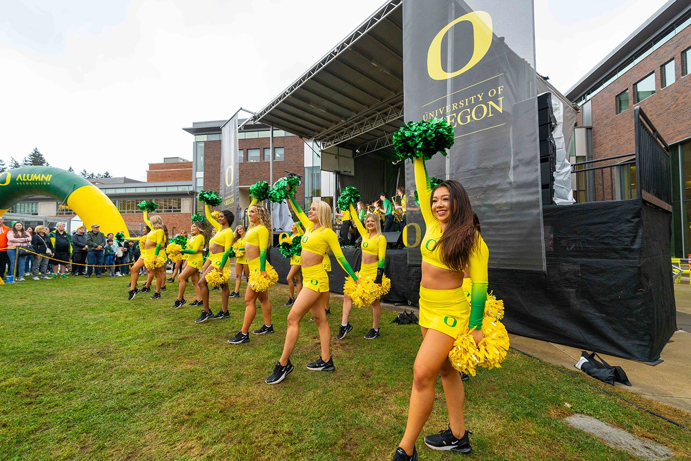 University of Oregon cheerleaders in yellow uniform, cheering on first year students.