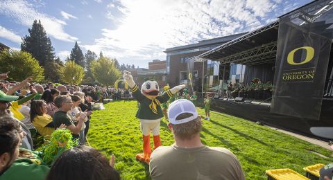 The Duck holds up a fan's mobile phone