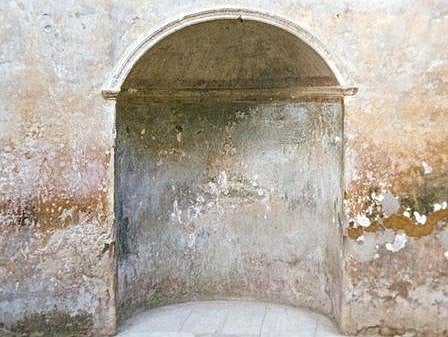 A recessed niche in a curved wall.