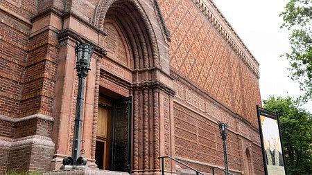 Entrance to the Jordan Schnitzer Museum of Art