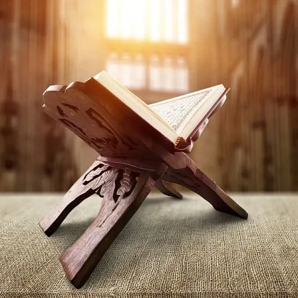 qu'ran in a stand