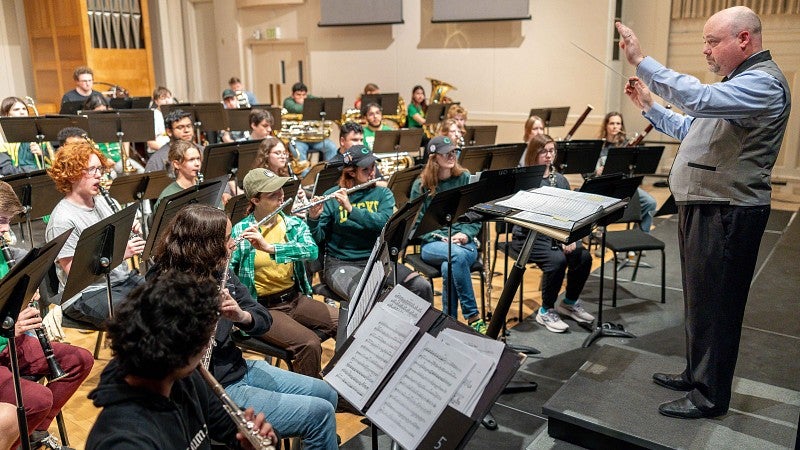 Dr. Silveira leads the University of Oregon Wind Symphony