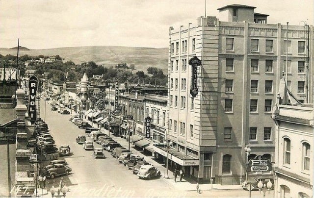 Rivoli Theatre, Portland Oregon, Date unknown. Image taken from Cinema Treasures.