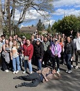 Group photo of students and stakeholders at site visit in Salem.