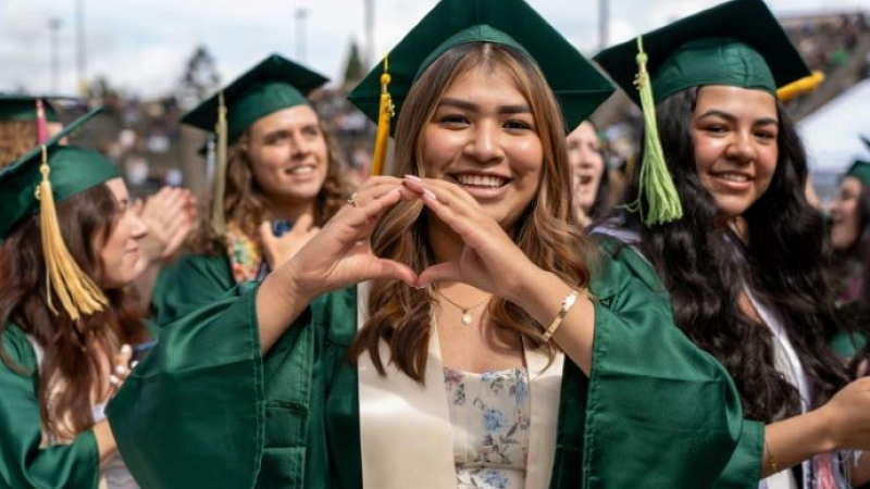 UO students at graduation ceremony