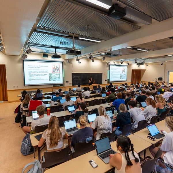 sojc students listening to lecture during class