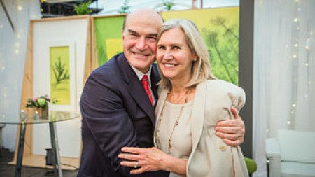 Thomas C. and Susan Stewart embrace at a outdoor event