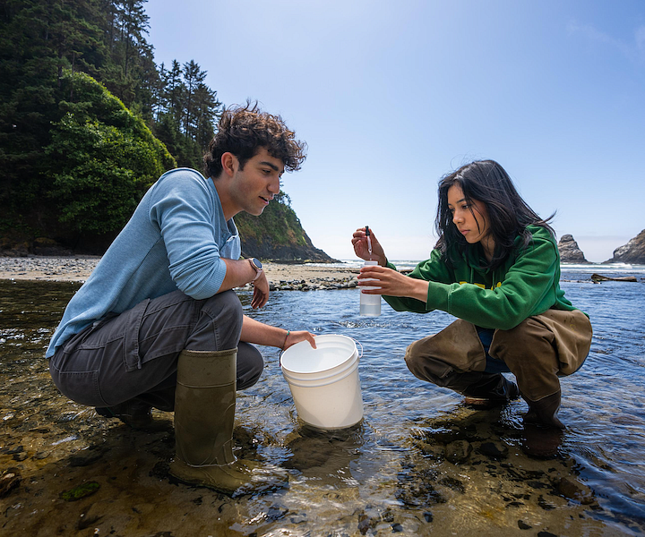Sudents at the Oregon Coast