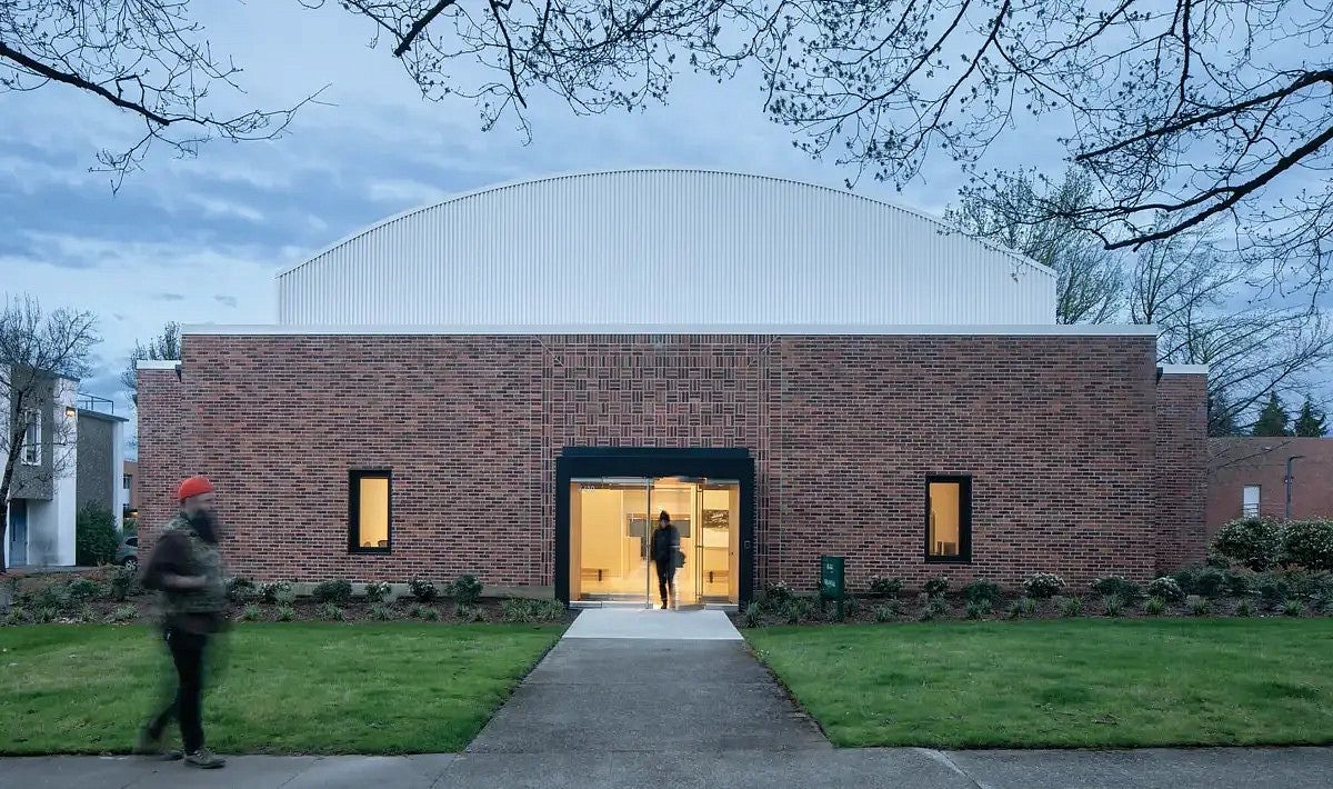 Exterior Highland Hall, UO PDX