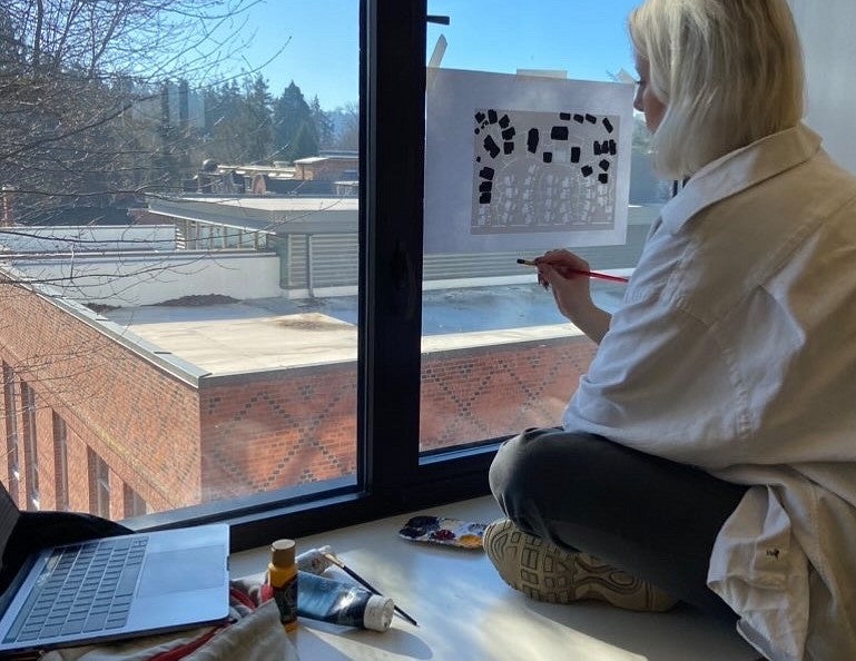 Honour creating drafts on window, looking over UO rooftops