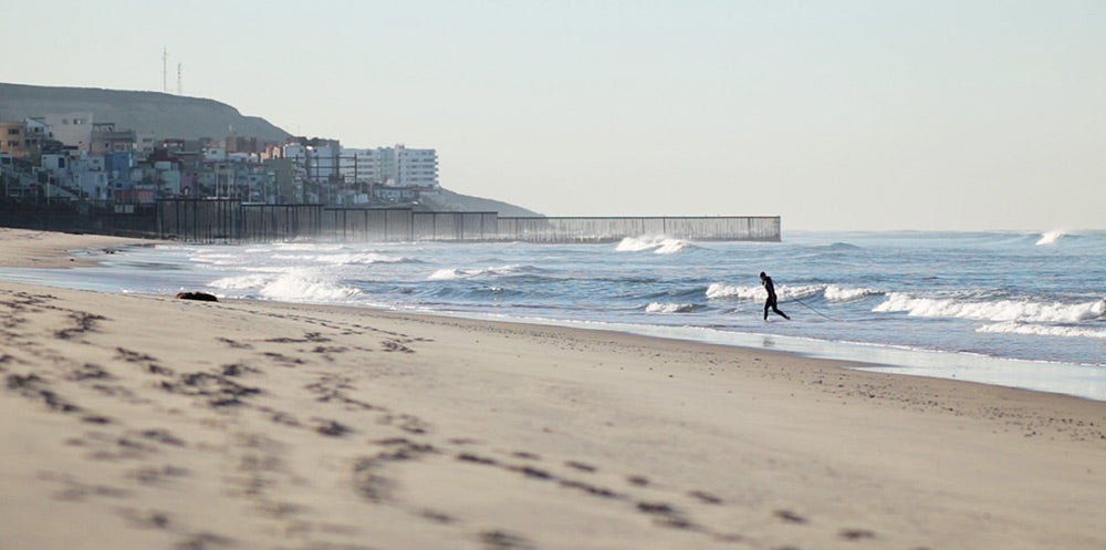 click to enlarge border at beach