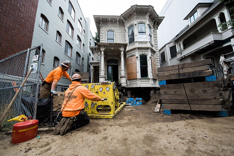 lifting the Morris Marks House