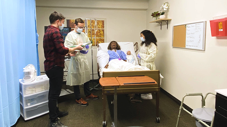 CDS students in simulation lab