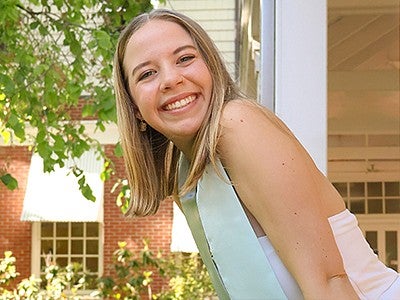 Claire Gosslee, UO Alumni