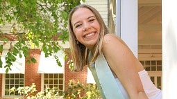 Claire Gosslee, UO Alumni