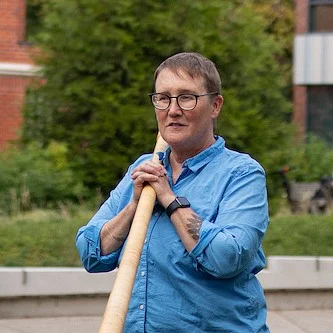 lydia van dreel teaching class on tykeson lawn with alpenhorn