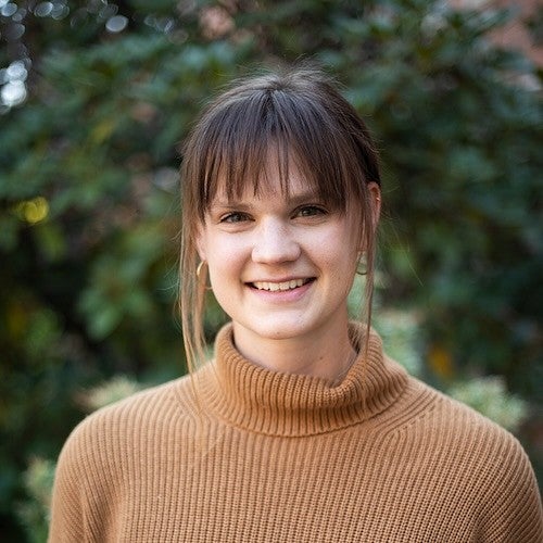 rebecca altman headshot