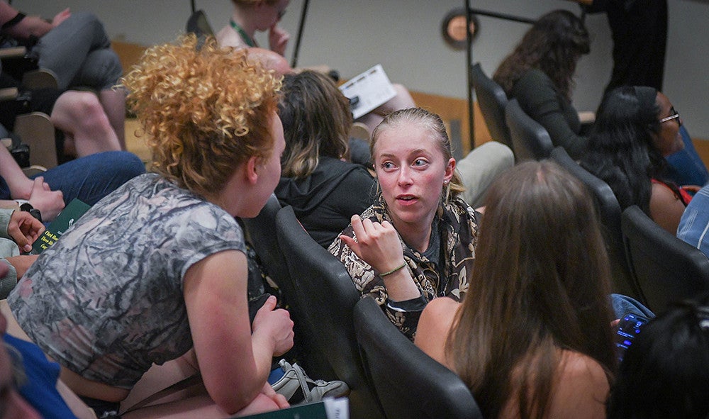audience members talking at three minute thesis