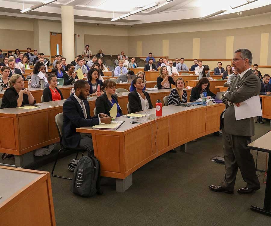 Judge Acosta addresses Oregon Law students
