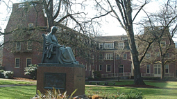 statue of the pioneer mother