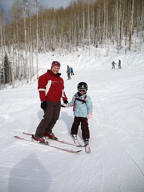 Gwen Lillis skiing