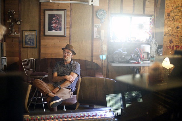 Steve Perry talking in the recording studio